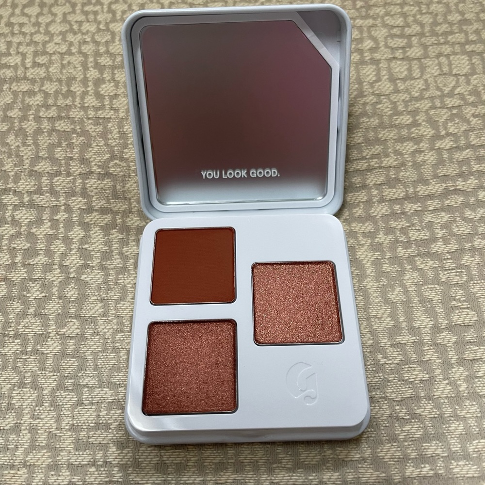 NEVER USED - Glossier Eyeshadow Palette